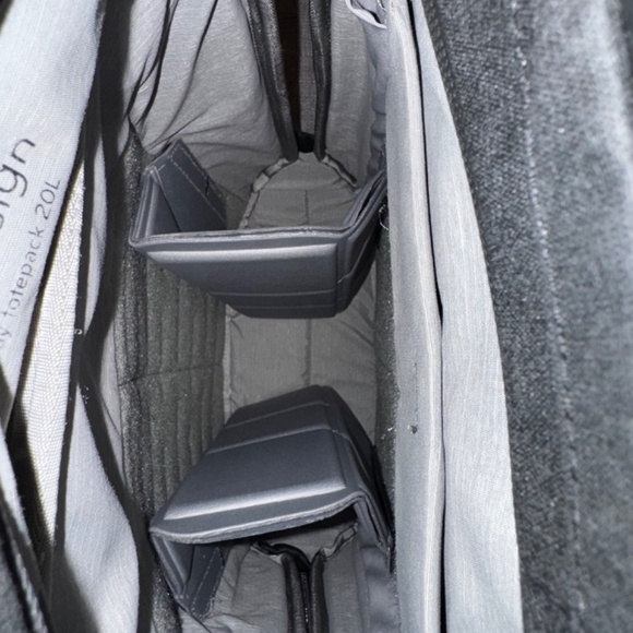 Peak Design Every Day Tote\Backpack Black with Gray Interior - Picture 3 of 16